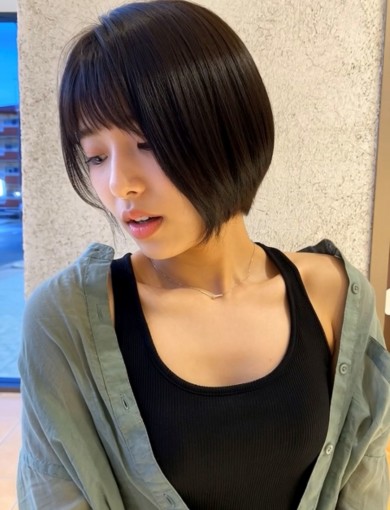 ショートボブ/黒髪/シースルーバング/20代