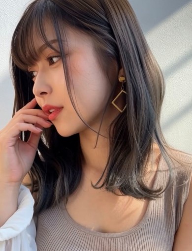 レイヤーミディアム/グレージュ/シースルーバング/30代