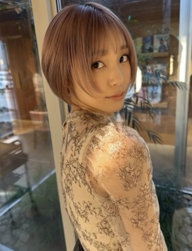 ミニボブ／ラベンダーピンク／シースルーバング／20代