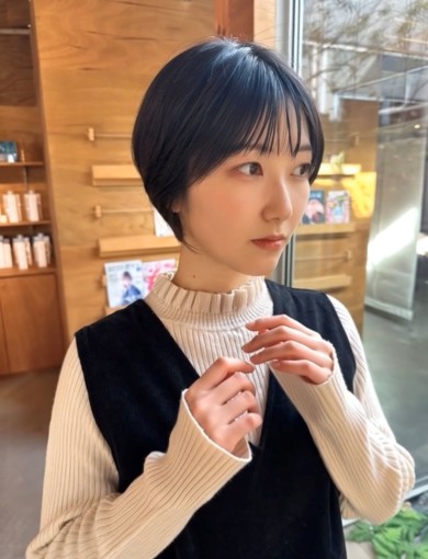 ショートボブ／ダークネイビー／シースルーバング